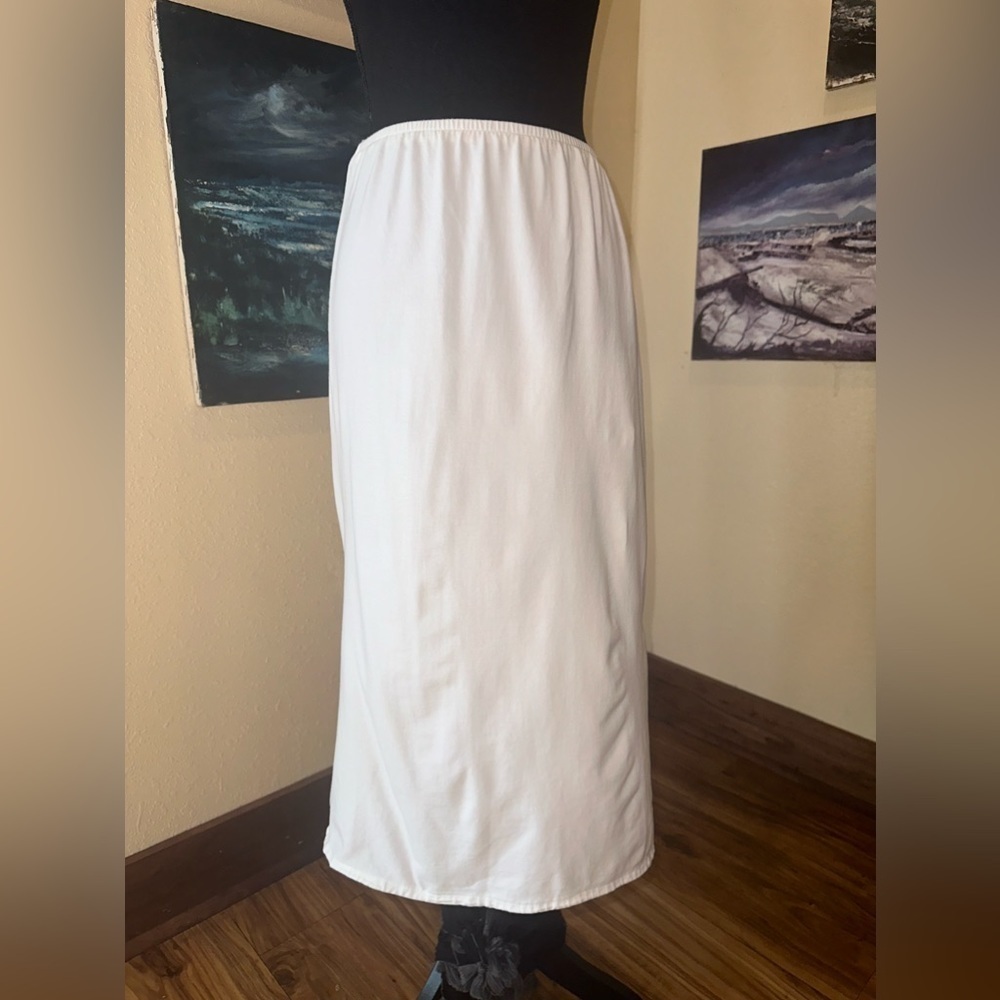 EUC MICHAEL  SIMON WHITE JEARSY MIDI SKIRT WITH SLIT ON SIDE. Sz S
